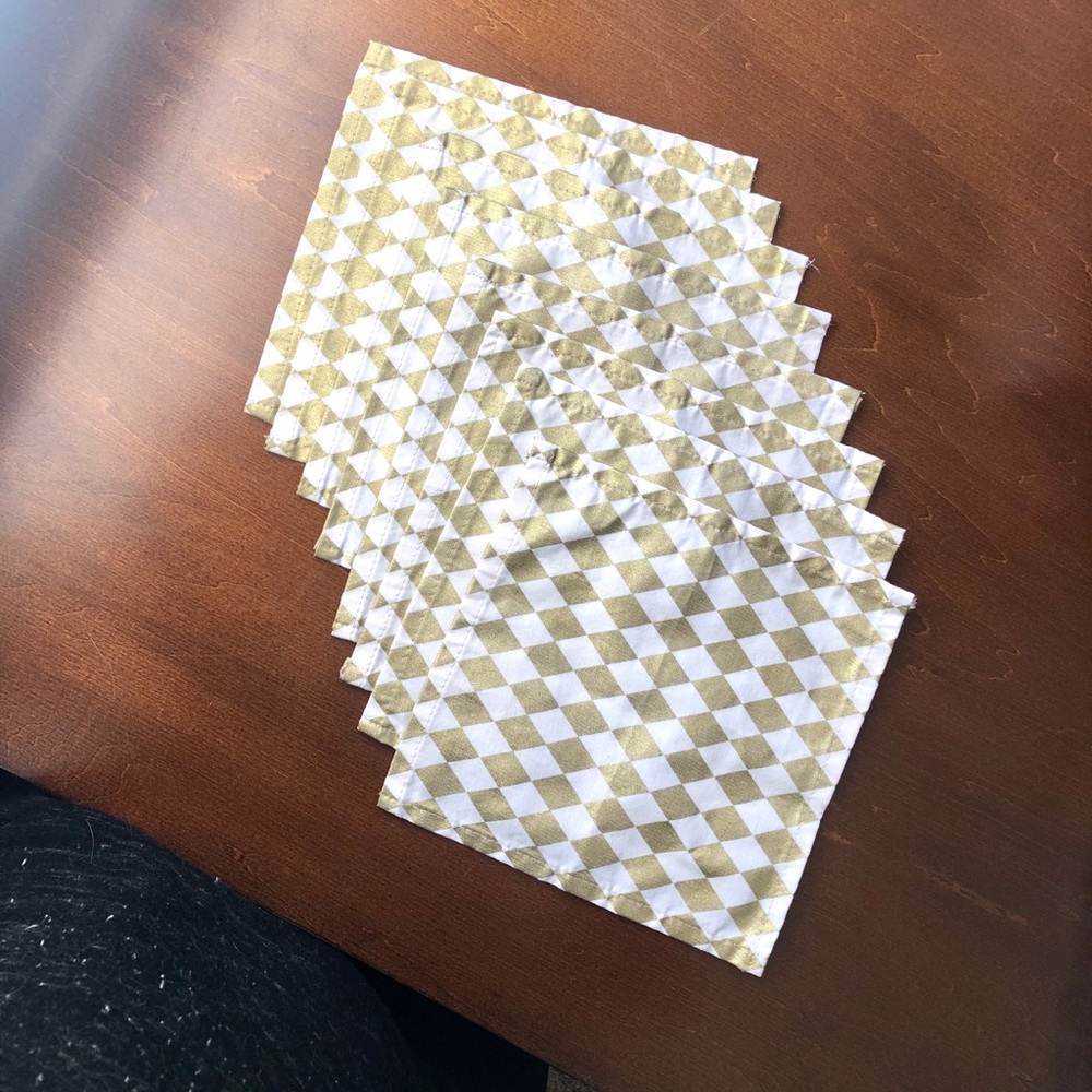 Cloth napkin gold and white diamond set of 8